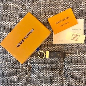 Louis Vuitton Dragone Key Holder Authentic M65221